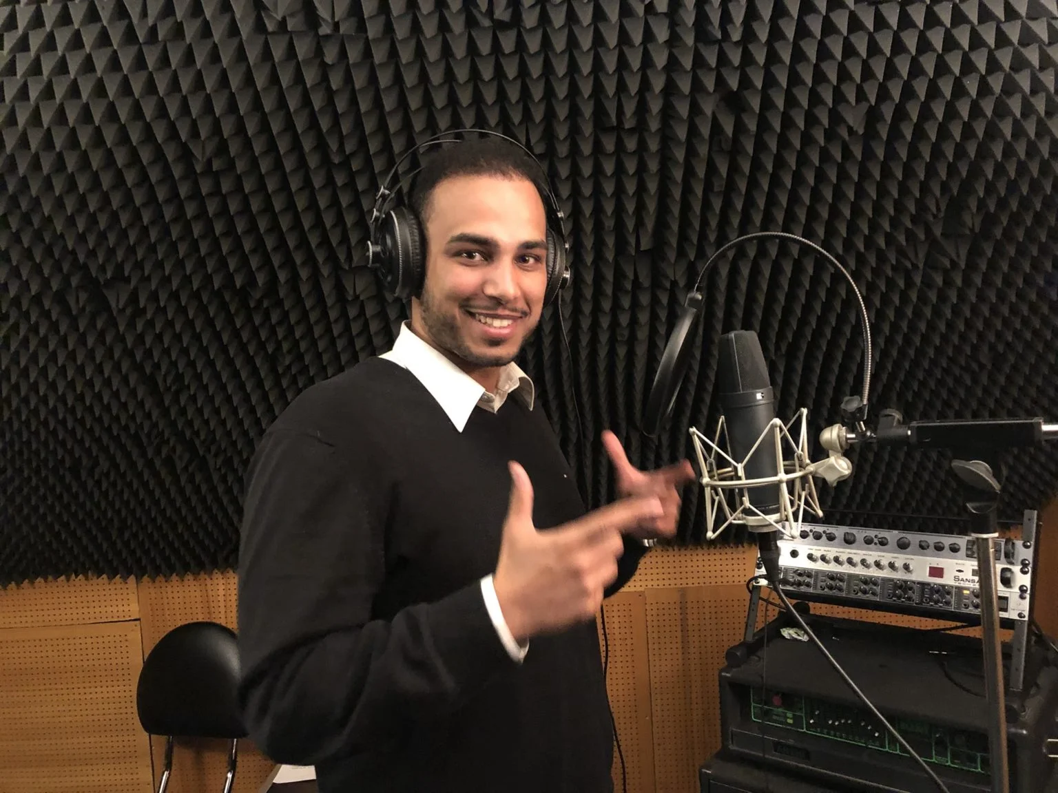 Geschäftsführer Jascha Bechmann im Tonstudio - Netzbekannt Song